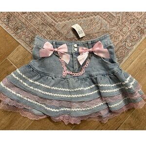 Hot Topic Sweet Society Denim Ruffle Mini Skirt with Pink Bows, size Small